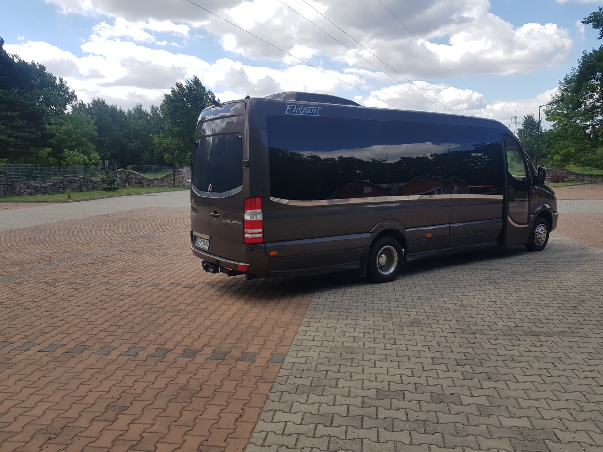 Mercedes Sprinter 20-osobowy — widok z tyłu